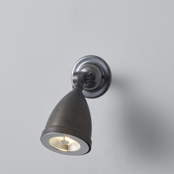 Spotlight med skjerm - Værbitt messing