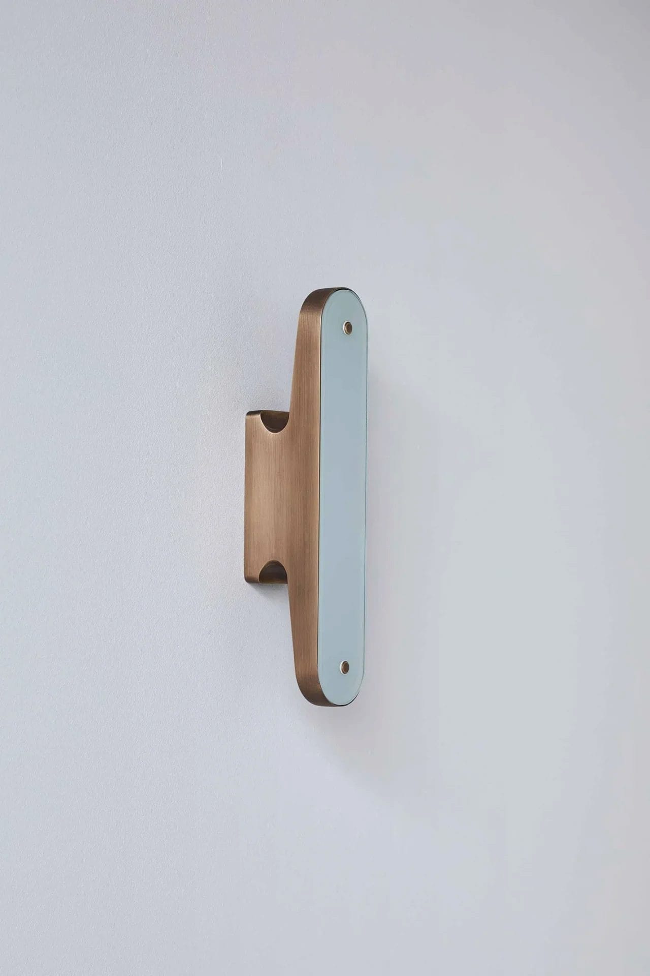 produktbilde av Cleat Wall Light i antique bronze
