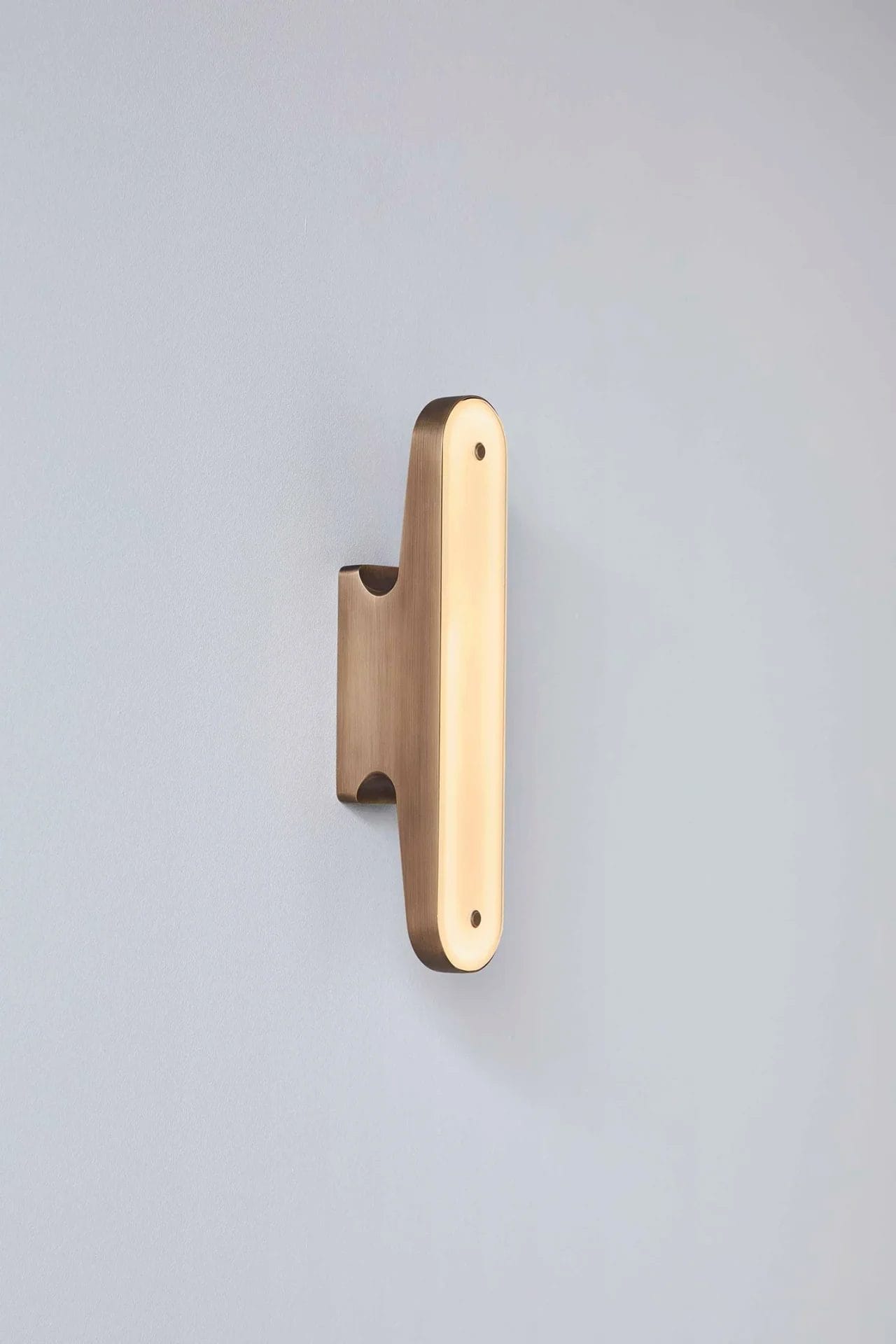 produktbilde av Cleat Wall Light i antique bronze