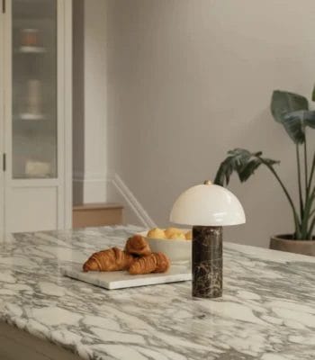 Circe portable table lamp på kjøkken