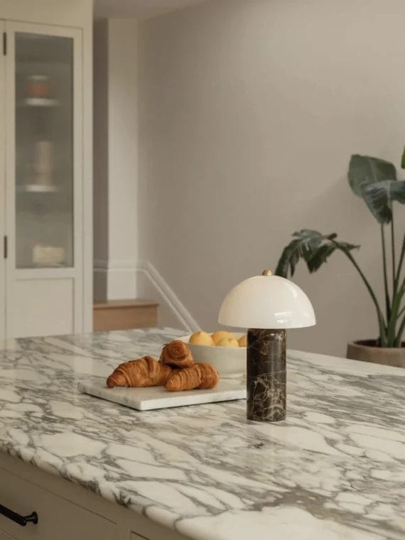 Circe portable table lamp på kjøkken