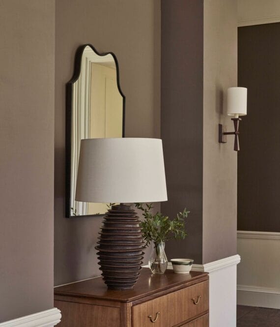 Milland bordlampe på kommode